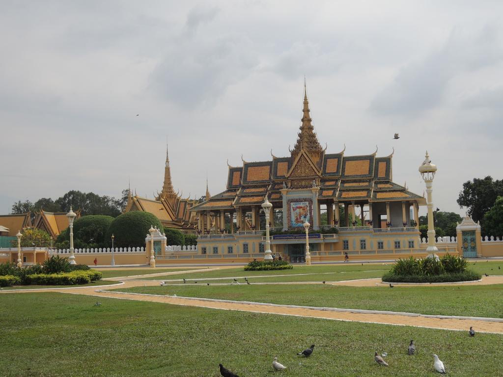 Khun Leng Guesthouse Phnom Penh Bagian luar foto